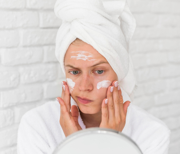 Чем правильно смывать SPF: достаточно ли обычного умывания?