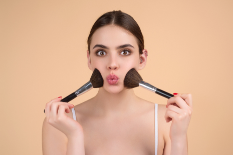 Секреты стойкого летнего макияжа