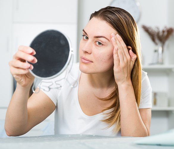 Когда кожа просит заботы: как справиться с шелушением лица