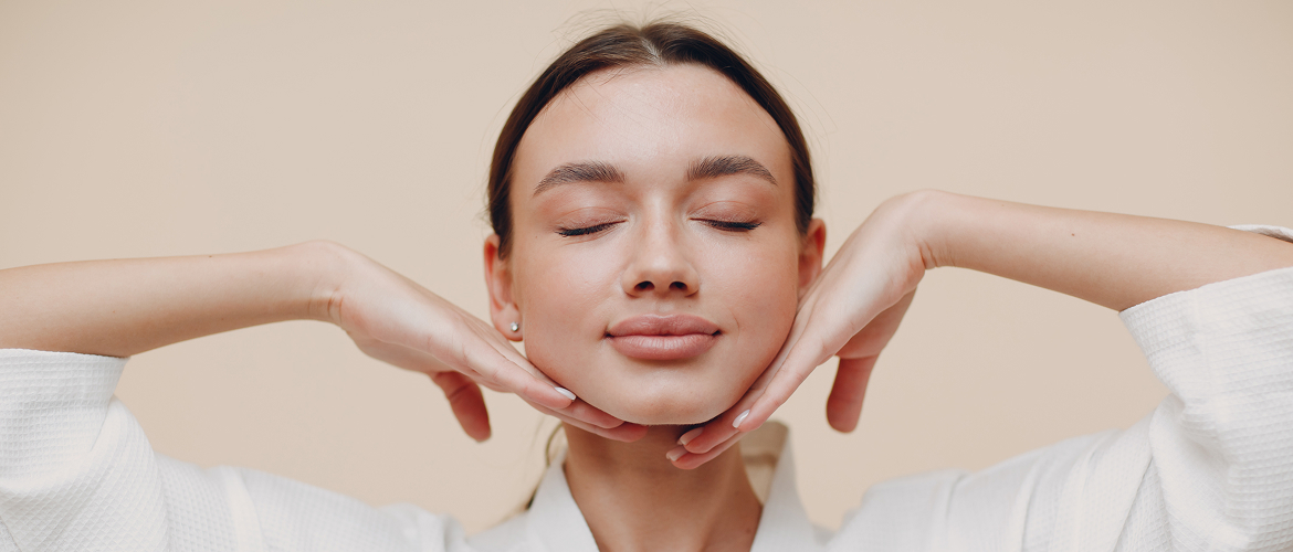 Пять минут для красоты: зачем и как делать массаж лица дома