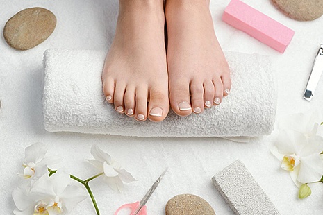 Секреты безупречного педикюра и правила ухода за кожей ног летом