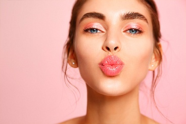 Уход за кожей губ летом: советы и beauty-продукты